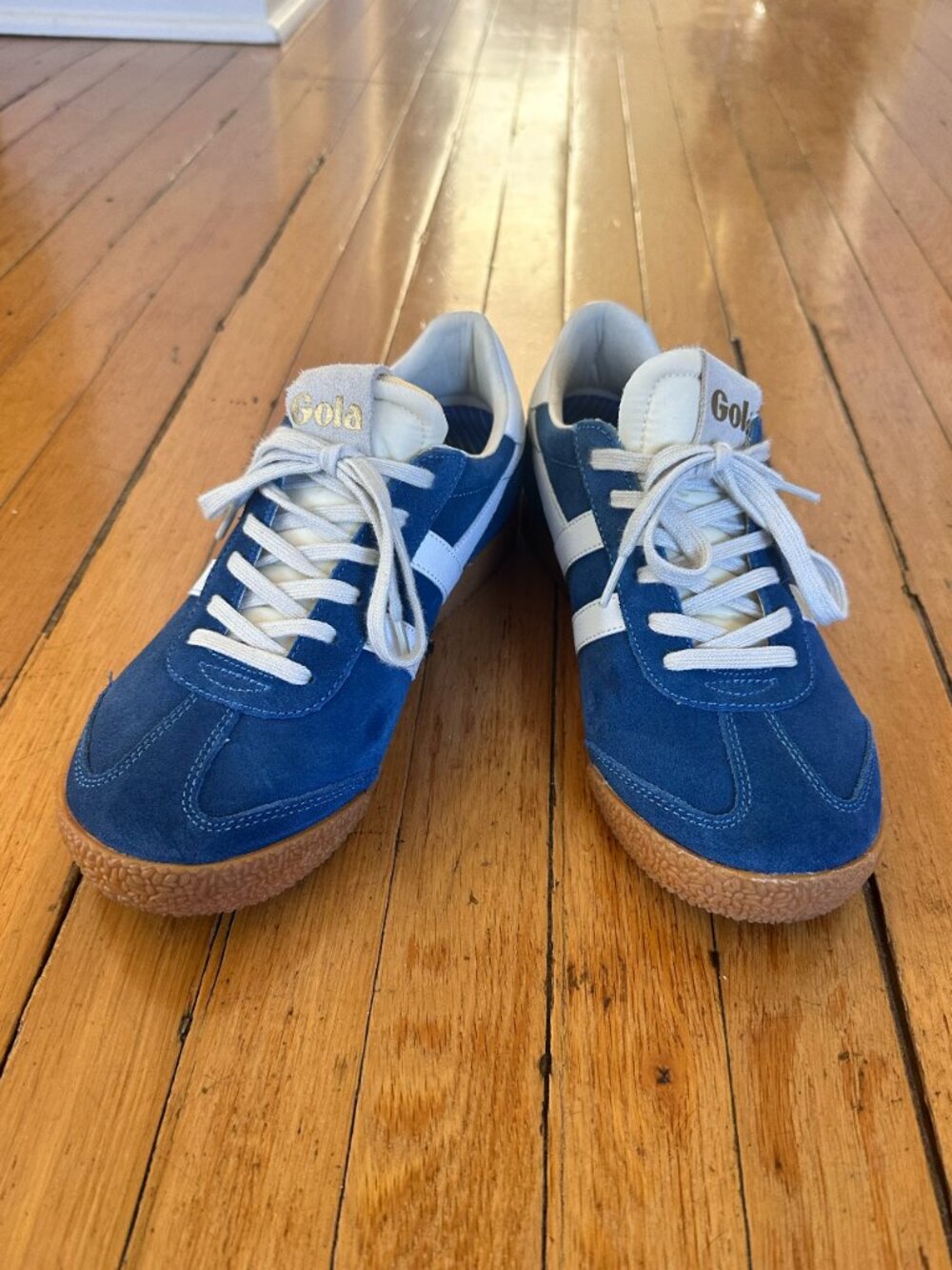 Gola Elan Sneaker in Marine Blue & White Suede Sneakers - Like New